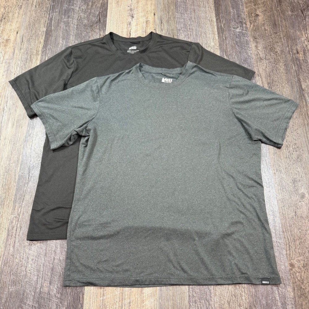 (2) REI Co-op T-Shirt Lot Men Medium Gray Charcoal Performance Stretch Tee